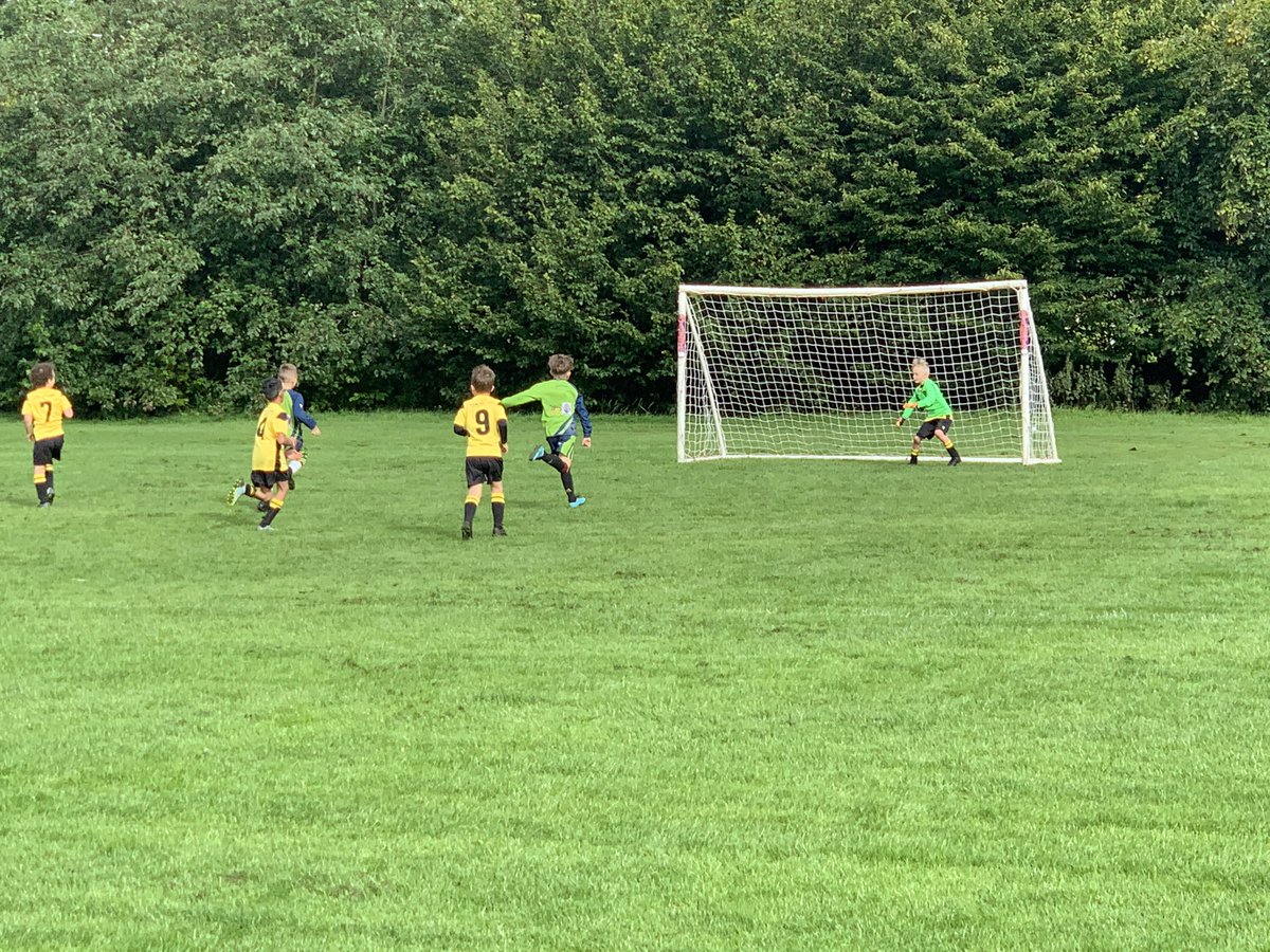 mossbankjfc's tweet photo. #MossBankJFC our U8s Greens in action yesterday on the @LeasingOptions Pavilion v @Eagley_Football U8s in a friendly game ⚽️ great game ⚽️💚💙 well done to both teams #GSR #LoveFood #CWHairDesign #RenderRevival https://t.co/DBxzvStFWB