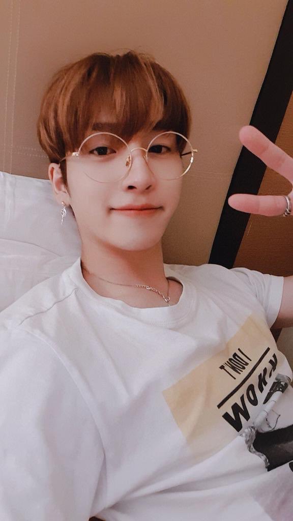 a sangyeon on bed selca thread