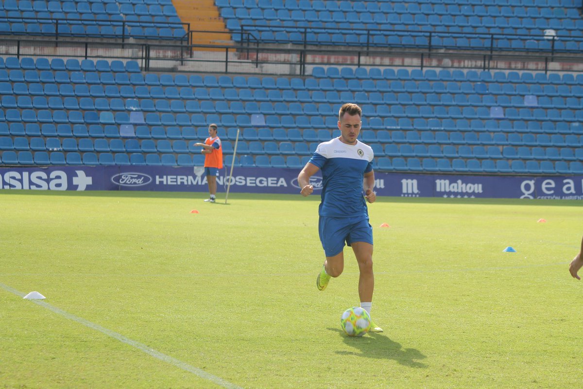 HerculescfV's tweet photo. ☀️ Bon diumenge, herculans!

🏟️🌱⚽️ S'ha acabat l'espera. Torna a rodar la pilota sobre la gespa del José Rico Pérez!

#ForçaHèrcules
#NovaCulturaDeClub https://t.co/v9w7sHyk3e