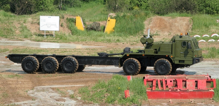 There was previously a plan to develop the S-300VMK on a BAZ-69096 10x10 chassis (the 51P6E2 is likely a development of that). This 10x10 chassis may also prove to be the TEL for the S-500 (instead of the MZKT-792911) and possibly for the S-400 to carry its 40N6 missile. 23/