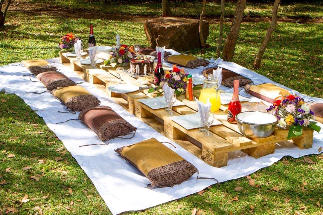 littlepicnicug1's tweet image. #UOT Are you thinking what we are thinking 💃💃💃💃,let&apos;s set up at your home and give you the #blanketsandwines #onlineedition experience .Strictly good vibes....mark your 30th August with us ,😍 for beautiful picnic setups,  call  or dm us to make your booking early 💃💃