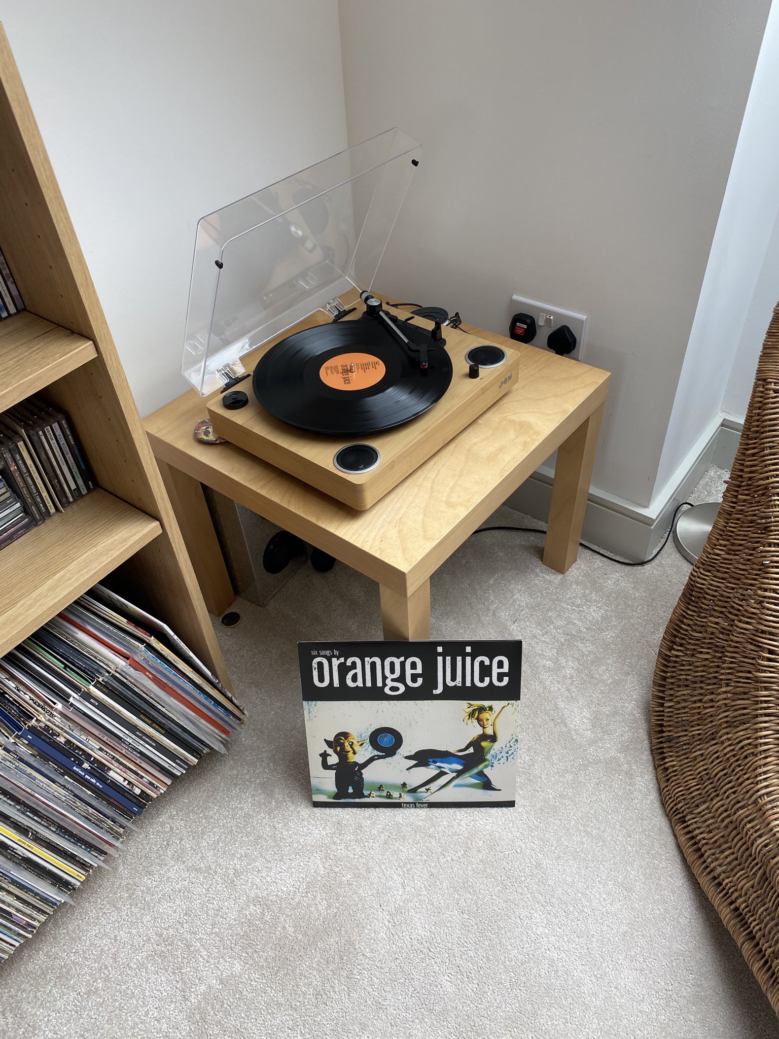 Oh hallelujah, gonna sock it to you, there is a place, a place in my heart. Happy birthday, Edwyn Collins 