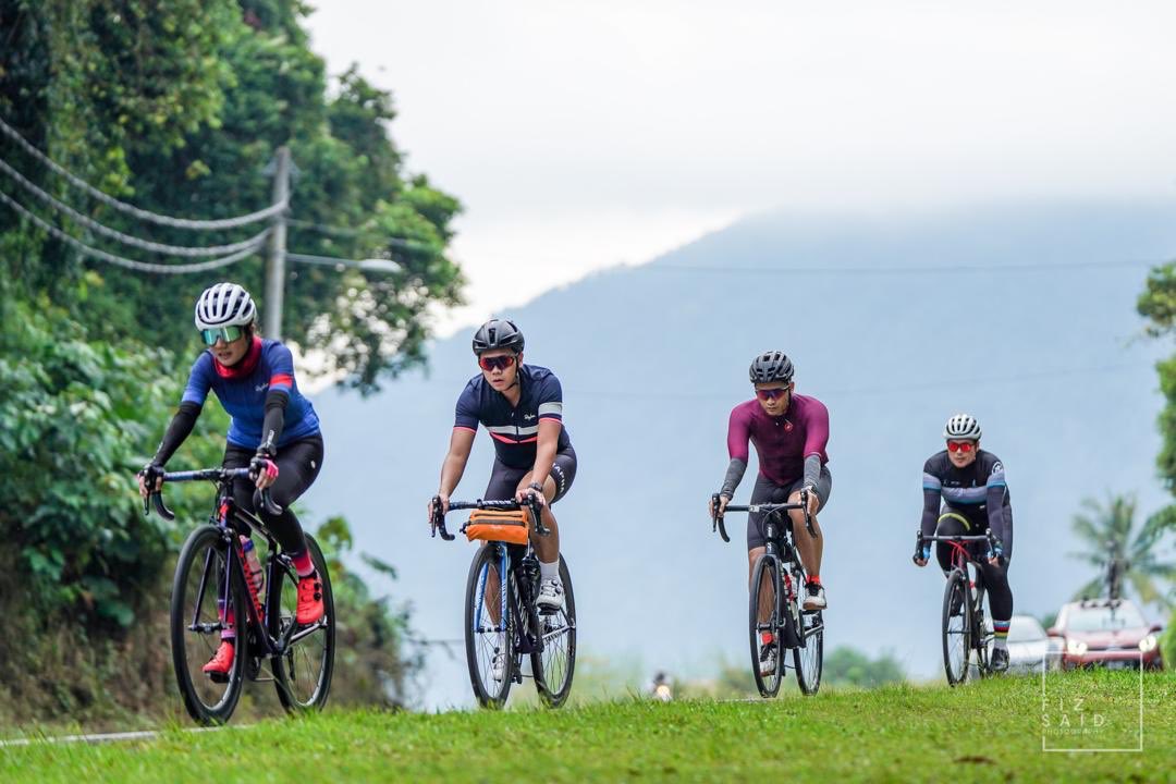 kaisan_121's tweet photo. First touring experience. Cheng-Sekinchan-PD-Lendu. Total distance ~340km. Thank you geng sbb organize the whole trip.. Walaupun bonk masing2 still padu kayuh.. Amazing photos by fizsaid 📸📸 https://t.co/ZnzKdyauKG