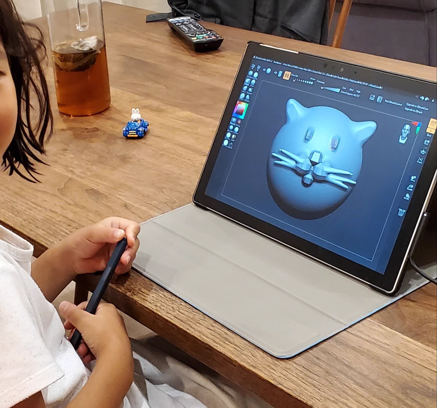 “@namchan_koushi: 娘の自由工作は3Dプリンターで作った猫ちゃん。YoutubeでZbrushの使い方を見てあとは自分で勝手に。凄い時代や… ”
3Dプリンター使いこなしてて凄い😆