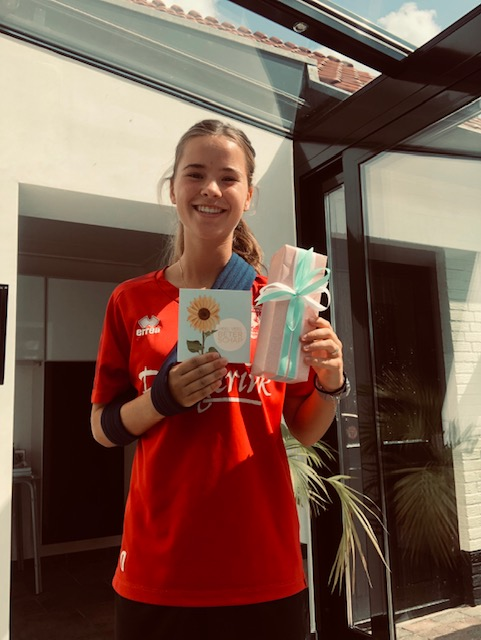 Sterre Veldhuis (speelster beloften <a href="/FCTwenteVrouwen/">FC Twente Vrouwen</a>) brak haar hand in een oefenduel tegen <a href="/excelsior31C1/">Excelsior'31 JO15-1</a>: "Jasper kon er niets aan doen" 

excelsior31.nl/8385/nieuws/st…