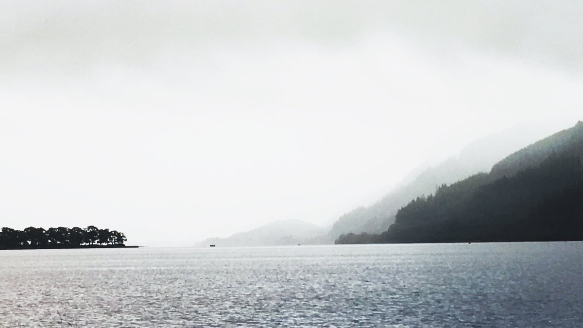 trans_runner's tweet image. My favourite bit about this photo is the boat in the distance which is pretty much a dot. 👌🏻

#LakeDistrict #wildswimming