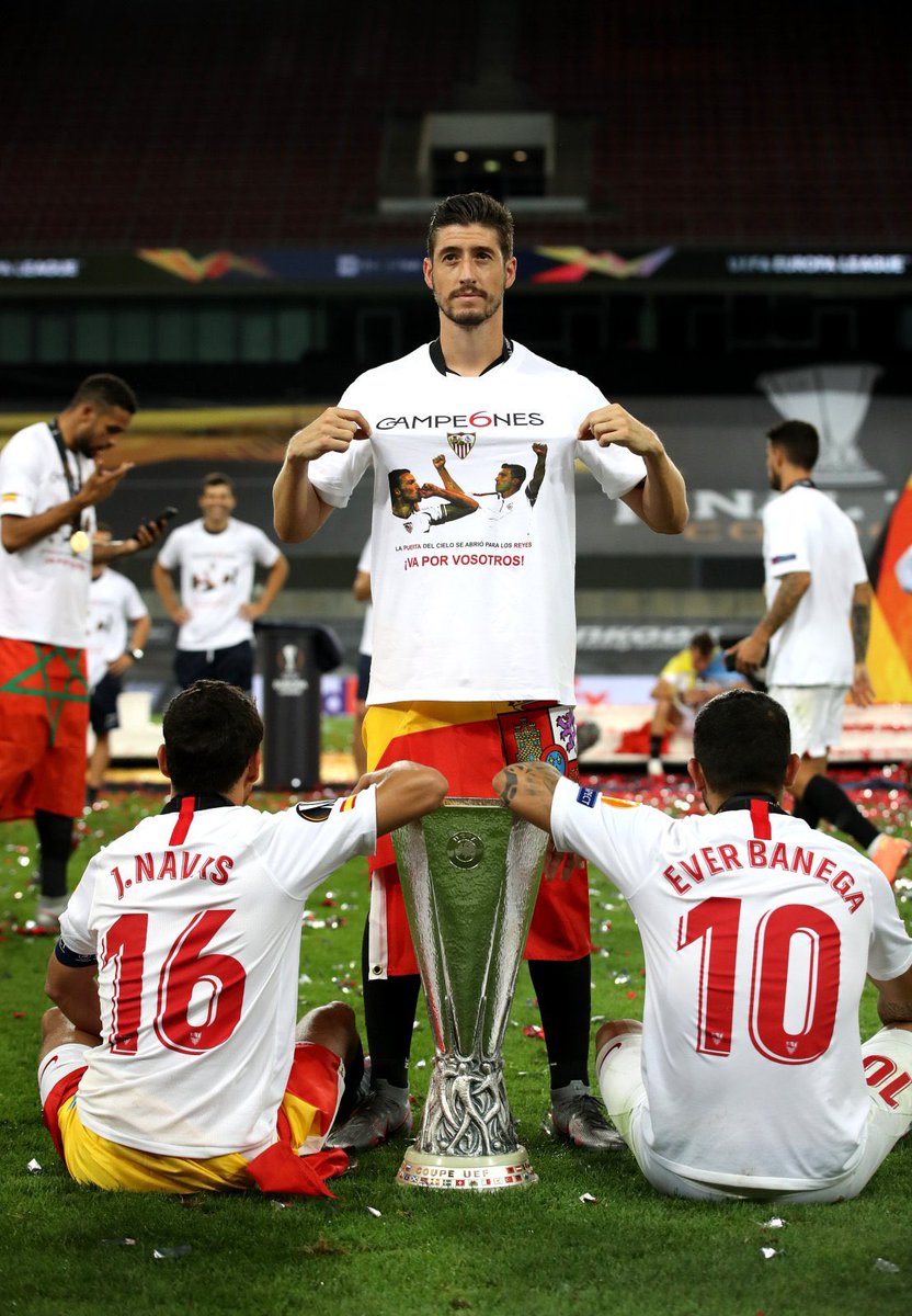 The fourth person Navas dedicted the trophy to was Marcelo Campanal, a Sevilla legend who died this May at the age of 89.Navas spoke to him during quarantine:   https://www.sevillafc.es/en/actual/news/marcelo-campanal-passes-away