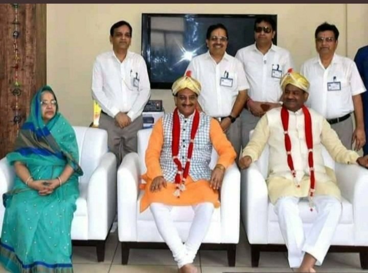 Saurabhrajpute's tweet photo. #SATYAGRAH_AgainstExamsInCovid They are conducting exams because they get crores of donations from these coaching mafia during election Now there is only one way to postpone the exam and that is a high level pressure on them by students and indian media @DrRPNishank @PMOIndia 🙏 https://t.co/DYJ46atmhZ