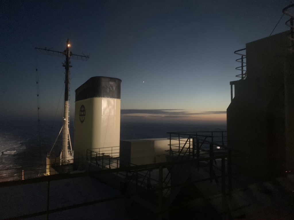 February 23. A faint light comes back around noon. There is no weekend on board. We continue scientific discussions and preparations. Today we watch a documentary film about the AIDJEX experiment which I obtained from  @NSIDC  https://nsidc.org/data/g02183 