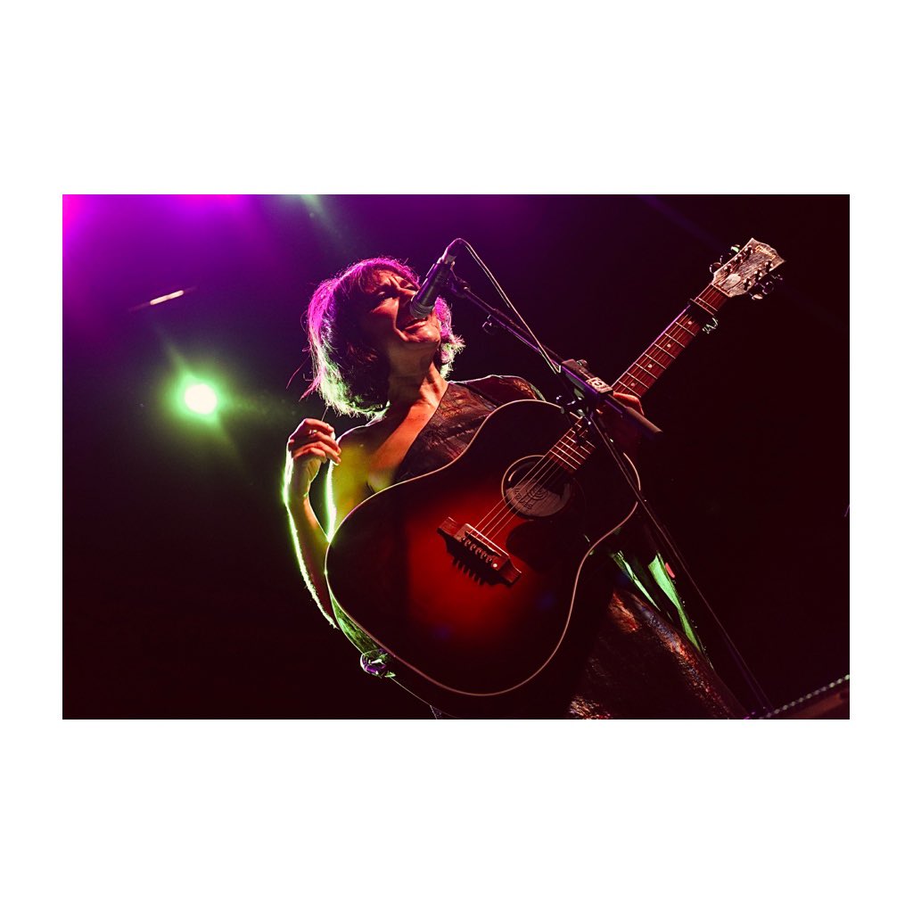 indiescretoscom's tweet photo. La pasada noche @amaraloficial ofreció un concierto acústico en el @caac_sevilla dentro del ciclo #RepublicAlive en Sevilla. Un nuevo formato con el que se han adaptado a la nueva normalidad, pero que no deja atrás los temazos clásicos como “Sin ti no soy nada” + https://t.co/ezLM401Esr