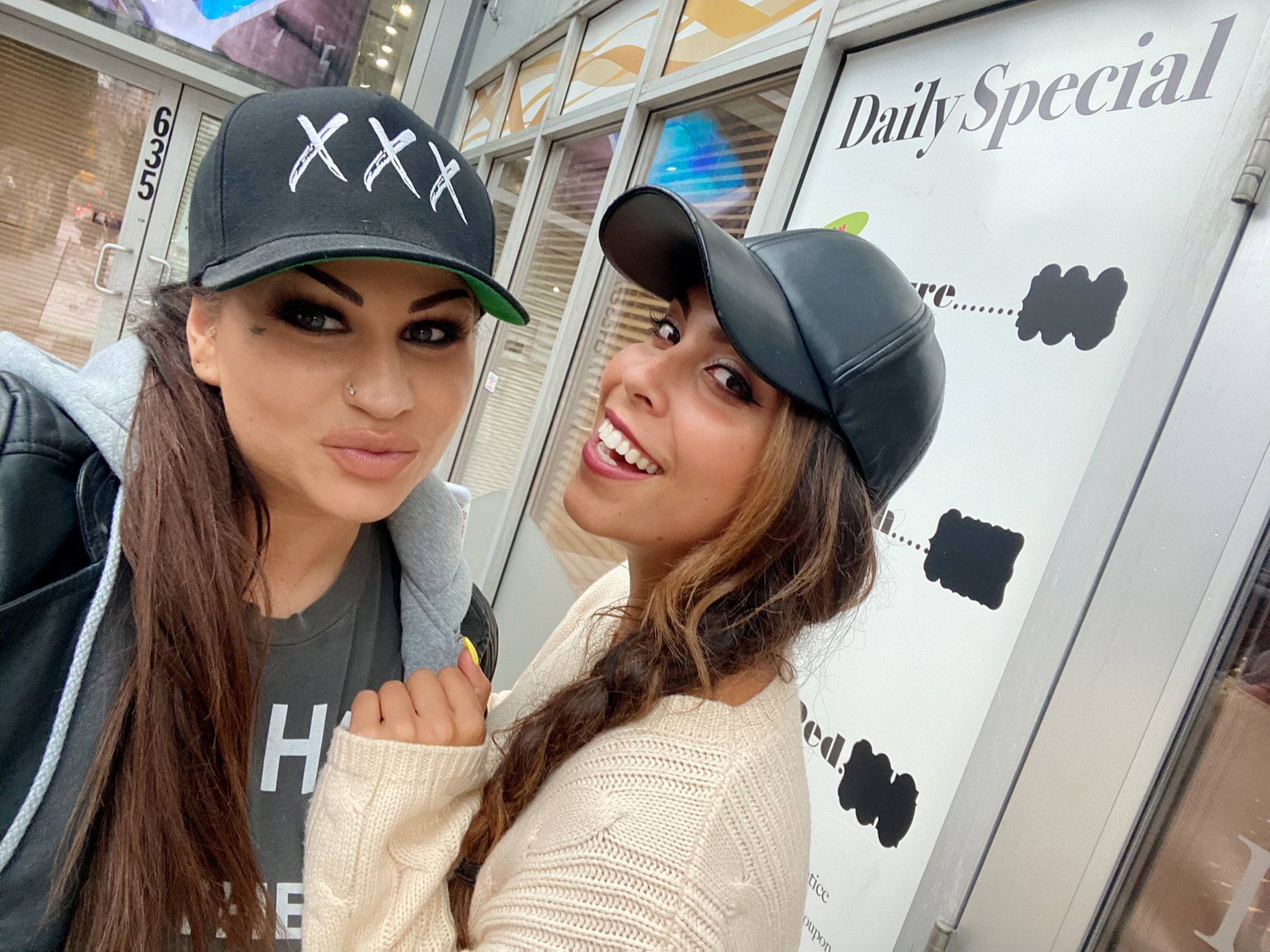 The Samantha MACK on Twitter "She didn’t wanna take selfie’s for her
