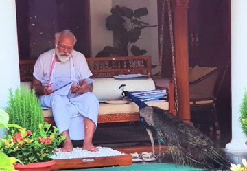 ansari2487's tweet photo. मुझे इन बाबा जी पर एक लेख लिखना है और शीर्षक समझ में नहीं आ रहा है..
आप बताइये शीर्षक क्या लिखूँ.....?? https://t.co/rZ4d5iBDzx