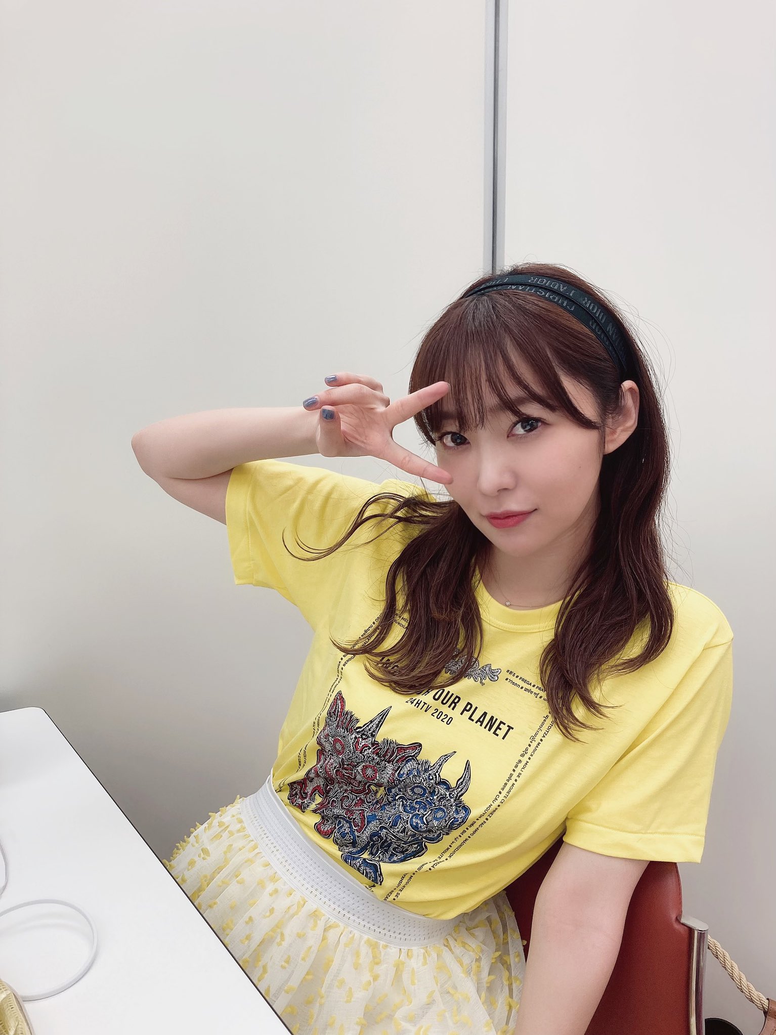 指原 莉乃 髪型いろいろ Tシャツカラバリいろいろ ポーズはピースのみ T Co Uucxt5qbe8 Twitter
