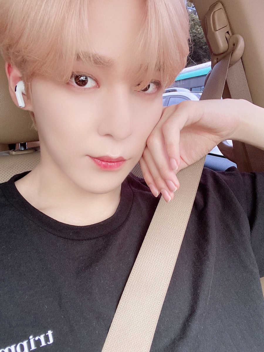 YunhoSpain's tweet photo. [ 📸: 22.08.20 | Twitter Update ]

¡ATINY! ¿Qué tal una vuelta en coche con Yunho?💕😆

#윤호 #YUNHO #ATEEZ #에이티즈 #FEVER_Part_1 #INCEPTION @ATEEZofficial https://t.co/JH5sNcSQhh