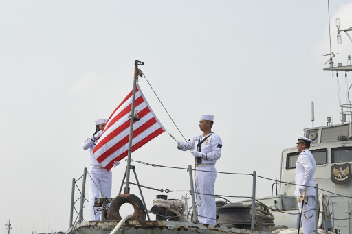 Hari ini ia masih dipakai oleh tentera laut Indonesia (Tentara Nasional Indonesia Angkatan Laut).