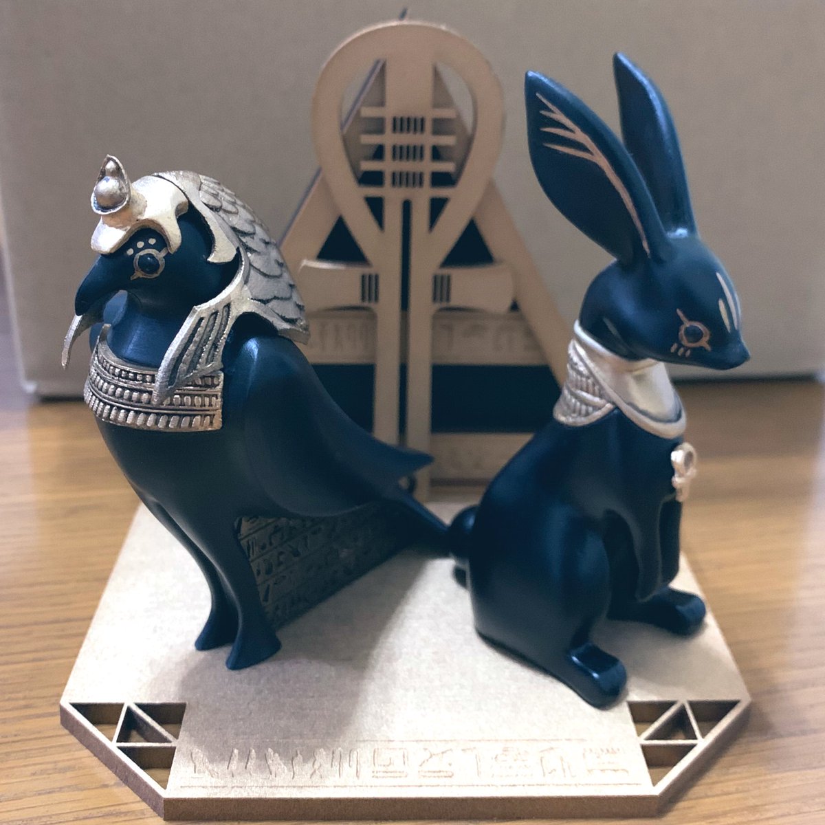 nobbyhorse's tweet photo. 電脳大工さんのホルス神とウェネト神思ってた二千倍良くて笑ってる https://t.co/ScDlVqrhLA