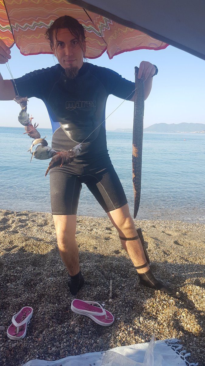 gothicswat89's tweet photo. Vacanze 2020 Liguria  un po' di relax  con pesca ďapena 😎😈
 #apnea #pesca #grouper 
#fishingadventures #spinning 
#trainacolvivo #spearfishing #fishing 
#Liguria #fishinglife #mares 
#larghmouthbass #landscape #fishporn 
#pescaapnea #perchia #sarago #scorfano #murena https://t.co/YJNEfhlXwD
