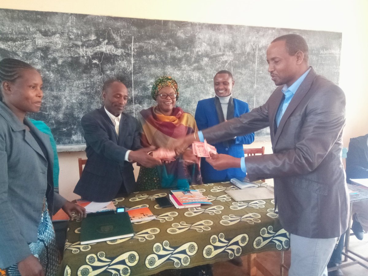 PattyGwasma's tweet photo. COSITA katika shughuli ya uhamasishaji sambamba na uchangiaji wa ujenzi wa bweni la shule ya Sekondari Sigino https://t.co/q3Z7bfysRs