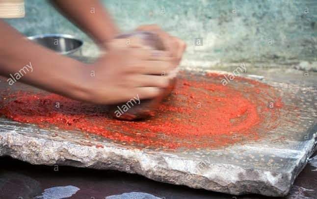 If you used this grinding stone while growing up..gather here lets have a fellowship...😜😜😜

#HappySunday💐💐

@Gidi_Traffic @yabaleftonline @tejuoshocentre @TrafficChiefNG @trafficbutter @househuntersng