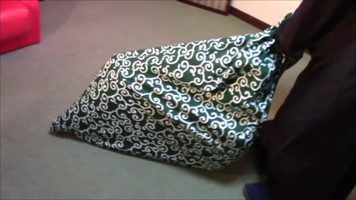 2・3年年に一度梅雨の時期にやるワ〇メちゃんの
唐草風呂敷包みネタ見れた記念。
しかもアレンジして二度も。
たまにタ〇ちゃんの時があって「ちぇっ」ってなるけど
今回はワ〇メちゃんで良かった。
写真は風呂敷では無いです😅
#袋詰め　#bagged