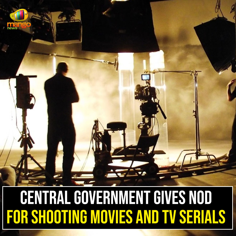 Mango_News's tweet image. Union Minister Prakash Javadekar tweeted that According to SOP, every crew member should wear face masks except the lead actor in the shoot and also should maintain physical distance in while shooting. #CentralGovt #PrakashJavedkar #Cinema #serialShootings #MangoNews