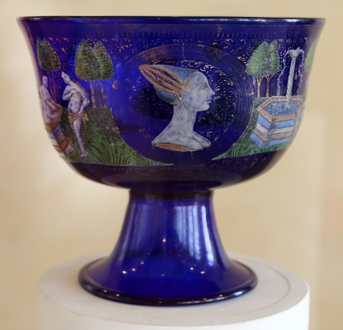 There are no known works of Barovier. Some attribute to him the wedding cup in Museum of Glass in Murano: