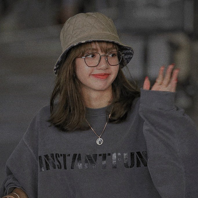 Hallo-!!
Gue Jesika Anastasya as Lisa Blackpink. Kalian bisa panggil gue jejes or jesi. Gue newbie bgt di rp, boleh kali yg baik ajarin gue wkwk.

*Mutual? Rt &amp; follow, ntar langsung follback.
*Fambest? Dm.

#rootrp #roleplayer #roleplayerkpop #roleplayerindo #RoleplayIndonesia