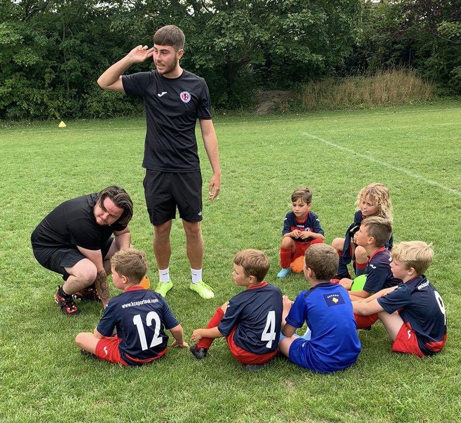 2014LAFA's tweet photo. Coaches Max & Luke with our U8s #fclafaβ₯οΈπ https://t.co/1lUxmcgIOx