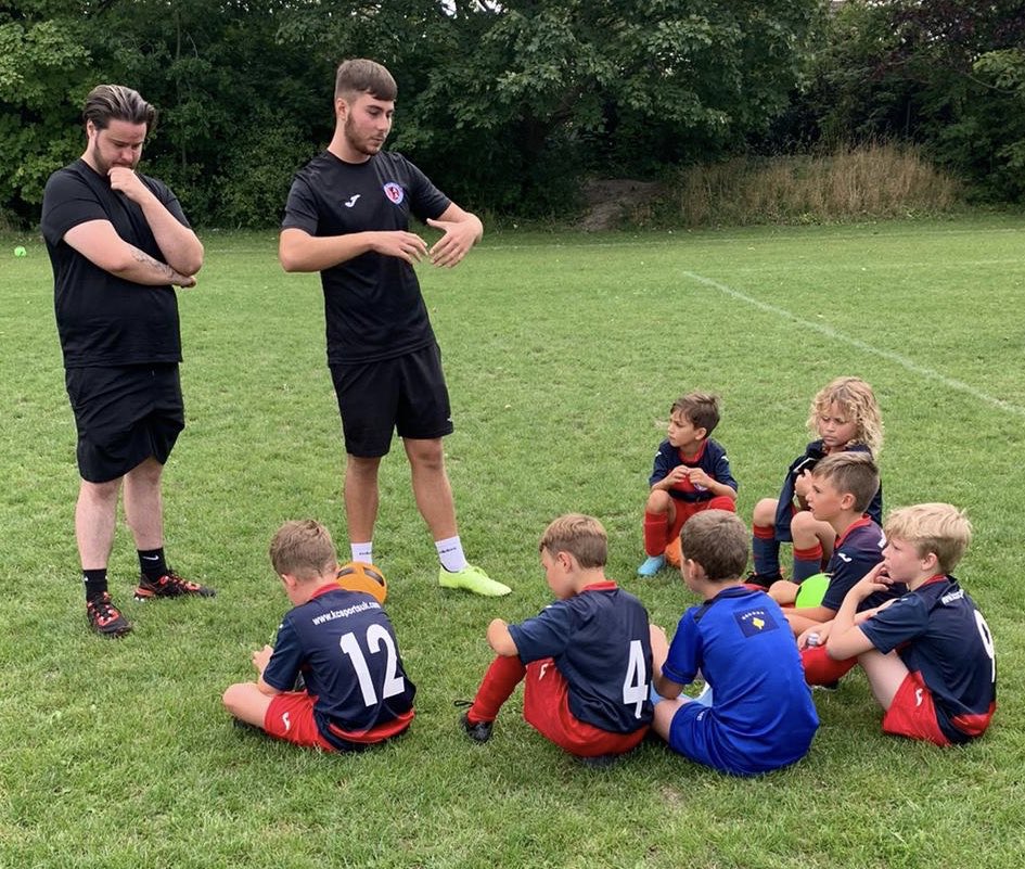 2014LAFA's tweet photo. Coaches Max & Luke with our U8s #fclafaβ₯οΈπ https://t.co/1lUxmcgIOx