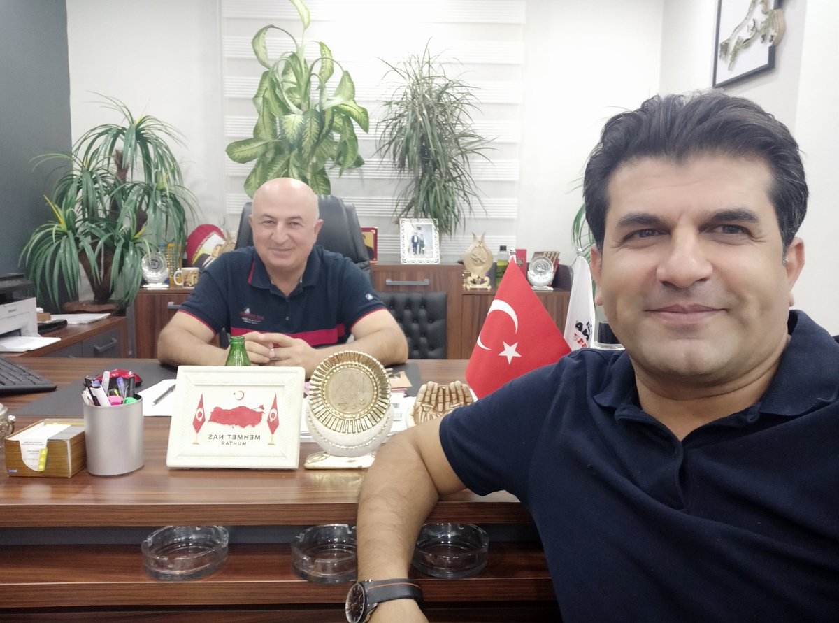 İlçemize geldiği günden beri herkesin sevgisini, saygısını kazanan değerli büyüğümüz ve  Garnizon komutanımız sayın Albay Mustafa Akın Gelibolu'ya tayin sebebiyle veda ziyaretine geldi. Duruşu ve insanlara olan yaklaşımı ile hep sevgiyle yad edeceğiz. Yolun açık olsun.🤲👏