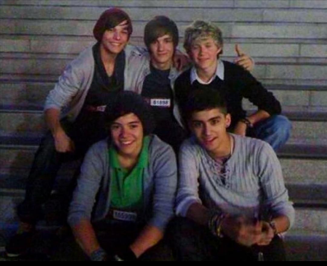 _angelsfly91_'s tweet photo. Un mese fa I nostri ragazzi ritornavano attivi dopo anni, un mese fa morivamo di ansia tutte insieme, un mese fa c'erano i ❤️ di Liam, un mese fa lou iniziò a seguire zayn, un mese fa abbiamo avuto la conferma che quei 5 ragazzi ci saranno PER SEMPRE💘#10YearsOneDirection https://t.co/AVs7criNgg