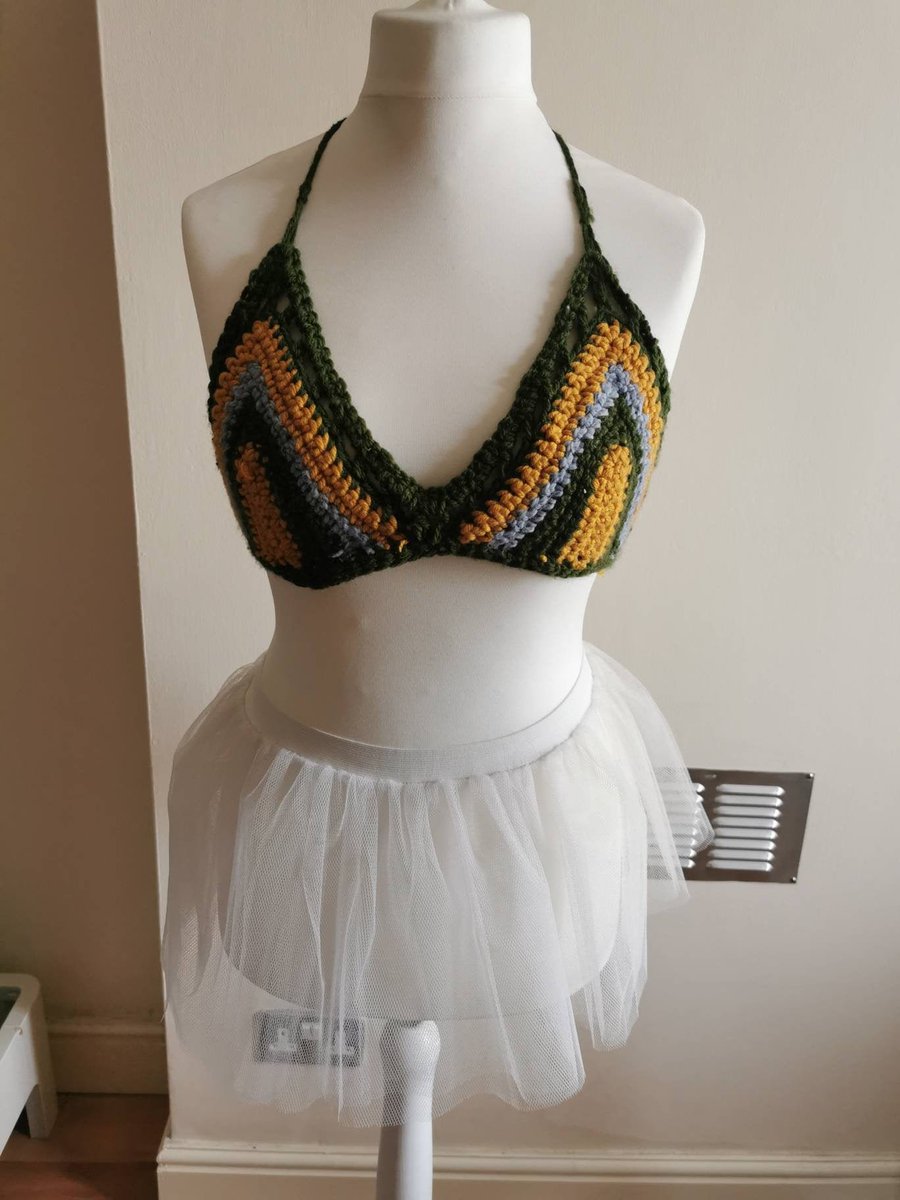 Niamh_Maddison's tweet image. Still makes me sad to sell this! It is so gorgeous! Crocheted crop top, bralette, cup size B/C, medium, adjustable. Green, mustard yellow, grey #crochet #etsy #differentcolours #multicoloured #madebyme #labouroflove #comfy #top etsy.me/31n0dUI