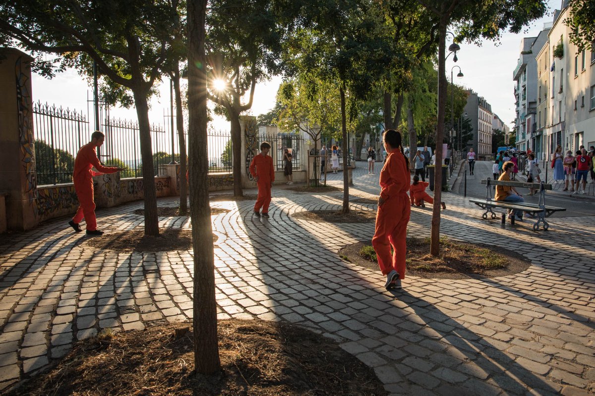 Que Faire A Paris On Twitter Uneteparticulier Le 15 Aout Guillaume Bontemps Photographe A La Ville De Paris Immortalisait La Descente Sauvage D Olivier Dubois Une Deambulation Choregraphique Sur Fond De Debussy