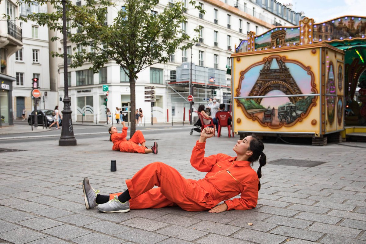 Que Faire A Paris On Twitter Uneteparticulier Le 15 Aout Guillaume Bontemps Photographe A La Ville De Paris Immortalisait La Descente Sauvage D Olivier Dubois Une Deambulation Choregraphique Sur Fond De Debussy