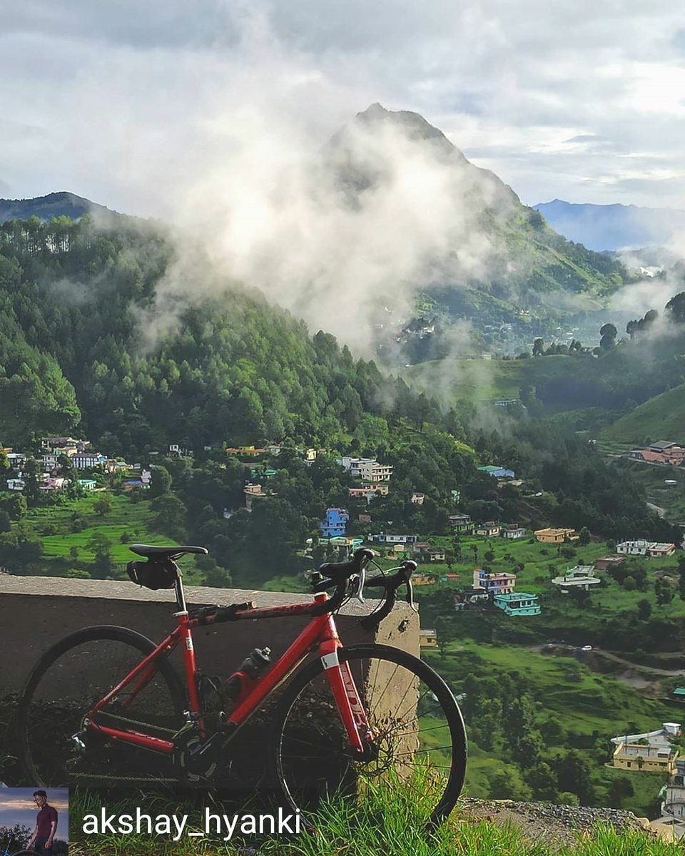 Pithoragarh
.
Reposted from @akshay_hyanki
.
#pithoragarh #clouds #uttarakhand #monsoon
. . . . . .
. . . . . .
To get featured, DM or tag us.
. . . . . .
. . . . . .
Follow us @uttarakhand https://t.co/C9IZWR90da