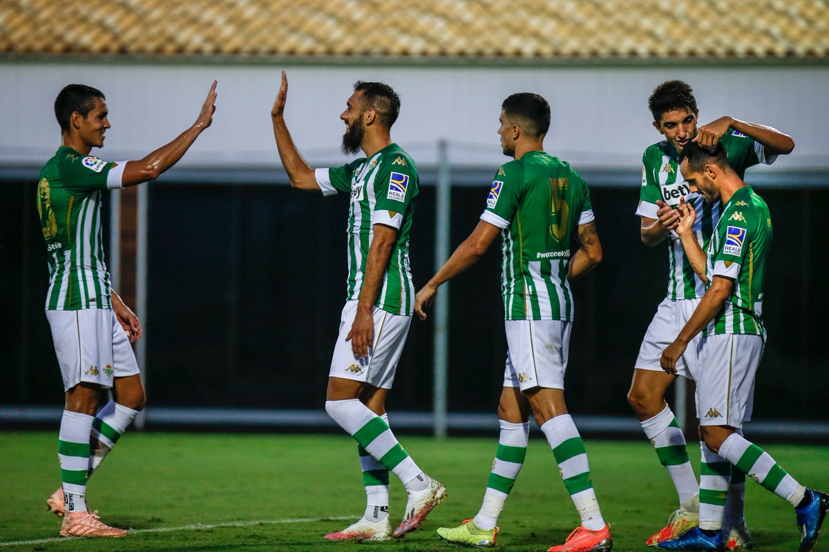 RealBetis's tweet image. ¡Ayer estrenamos la camiseta de la próxima temporada! 🆕👕😍 ¡Sorteamos una entre todos los que hagáis RT a este tuit! 🔮👏