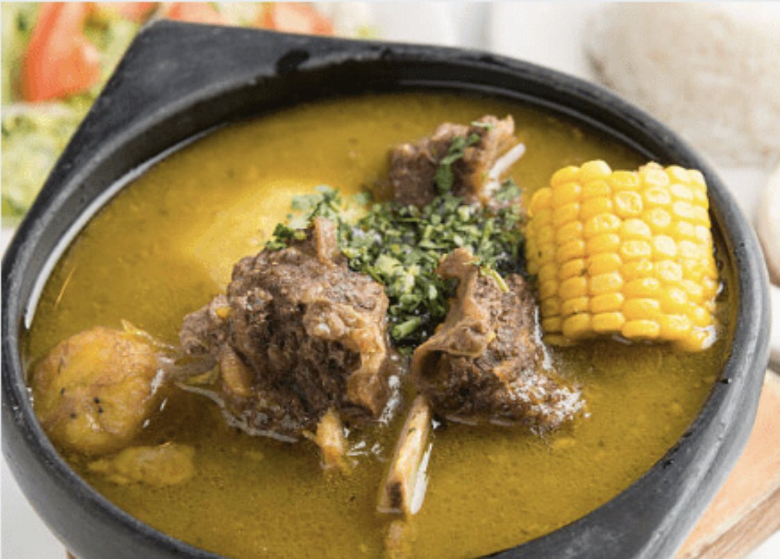 Sancocho Santandereano: Aunque es un plato típico Colombiano, también es  preparado en Latinoamérica y el caribe. En la región de Santander, es una  sopa espesa cocida con papa, plátano, yuca, arracacha ahuyama,, image size:1124x805