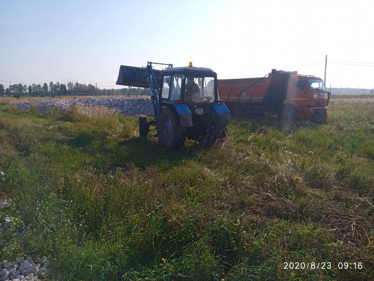 Продолжаются работы по устройству временных автодорог в кварталах «Г» и «Д». Ведётся  устройство подстилающего слоя из отходов газосиликатных изделий