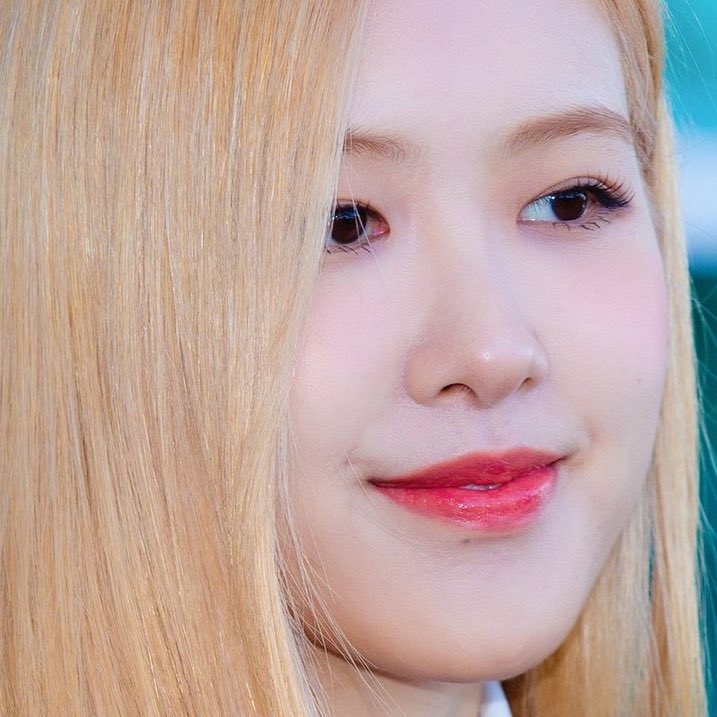  #ROSÉ    @BLACKPINK