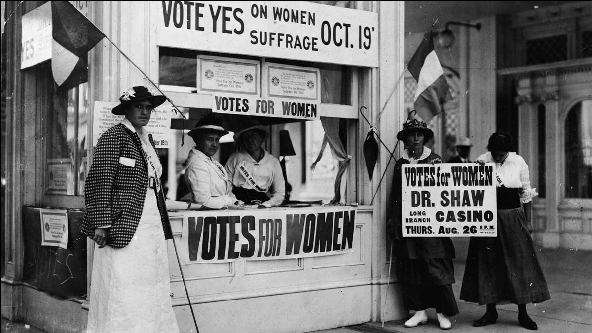 Last week marked the 100th Anniversary of  #19thAmendment    This is a perfect opportunity to reflect on how women gaining the right to vote fundamentally changed international politics. How? It transformed trade and war.[THREAD]