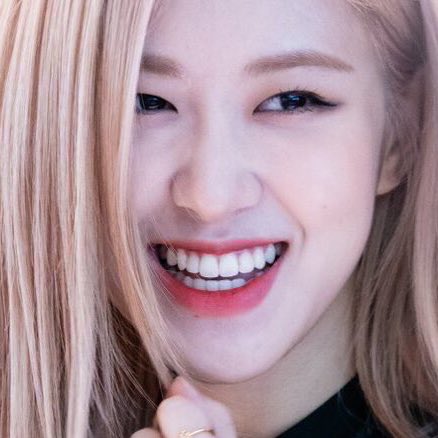  #ROSÉ    @BLACKPINK