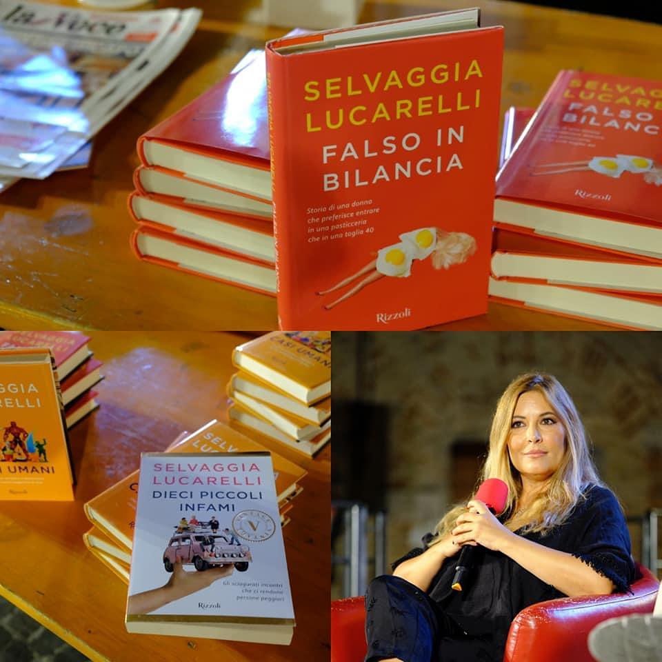 atri_cup's tweet photo. Alcuni scatti dell’intervista a Selvaggia Lucarelli a cura di Vincenzo D’Aquino, durante la serata di ieri in Piazza Duchi d'Acquaviva ad #Atri.
.
Foto di © Assunta Nespoli.
.
#atricup2020 #fla #eventi #selvaggialucarelli @FLAFestival https://t.co/oVUORYOq59