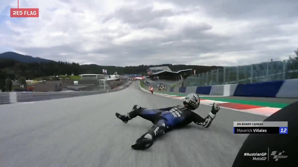 Increíble!
#MavericViñales decidió tirarse de la moto a 310km/h porque se le fueron los frenos! 😱
Qué agallas de verdad!

#MotoGP 
#AustrianGP 
👇🏼