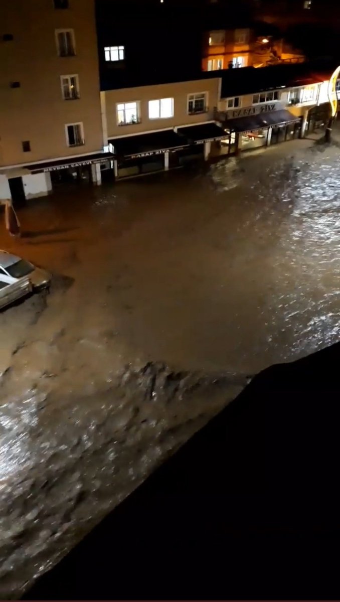 #Giresun ilimizde yaşanan sel  felaketinde şehit olan askerimize ve hayatını kaybeden vatandaşlarımıza Allah'tan rahmet, yaralı vatandaşlarımıza acil şifalar diliyoruz. 

Giresun ilimize geçmiş olsun dileklerimizi iletiyoruz..GÜLDEN İLHAN