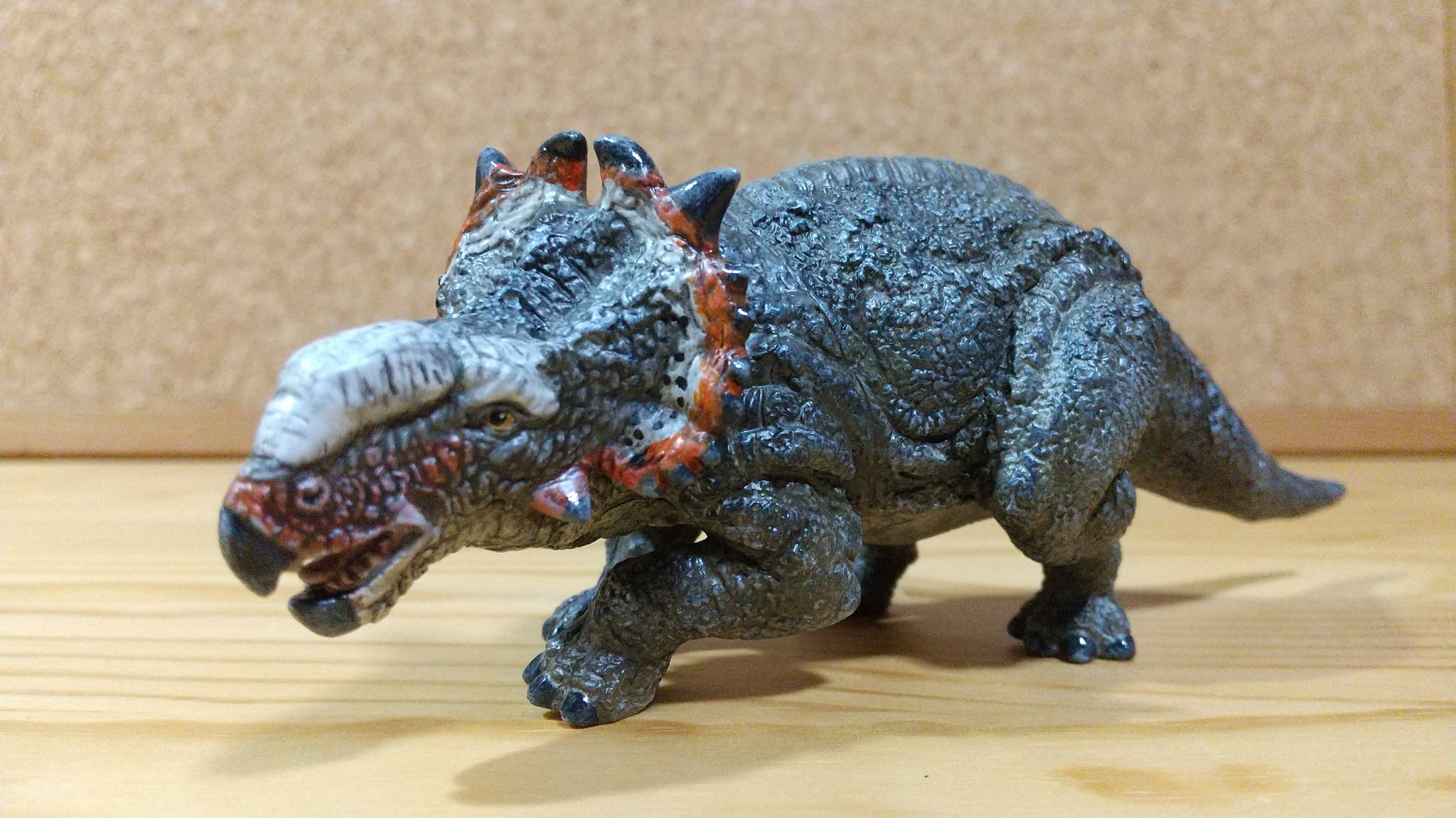 ティグ 100均の 恐竜ワールドジュニア のスティラコをパキリノに 角無しが好きなのでカナデンシスのつもり フィギュア改造 100均恐竜 恐竜フィギュア パキリノサウルス T Co 4ypjxondps Twitter