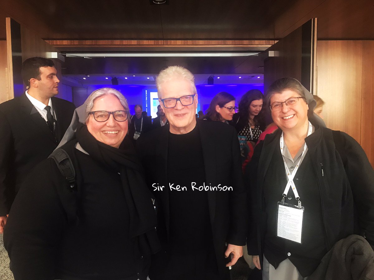El pasado 21 de agosto nos dejó <a href="/SirKenRobinson/">Sir Ken Robinson</a>. Hace un año estuvimos con él y nos repetía que la gente produce mejor, cuando hace las cosas que ama, cuando está en “su elemento”. Fue fantástico lo que compartimos en Sydney #rip <a href="/Marymsmn/">Mary Martínez</a>