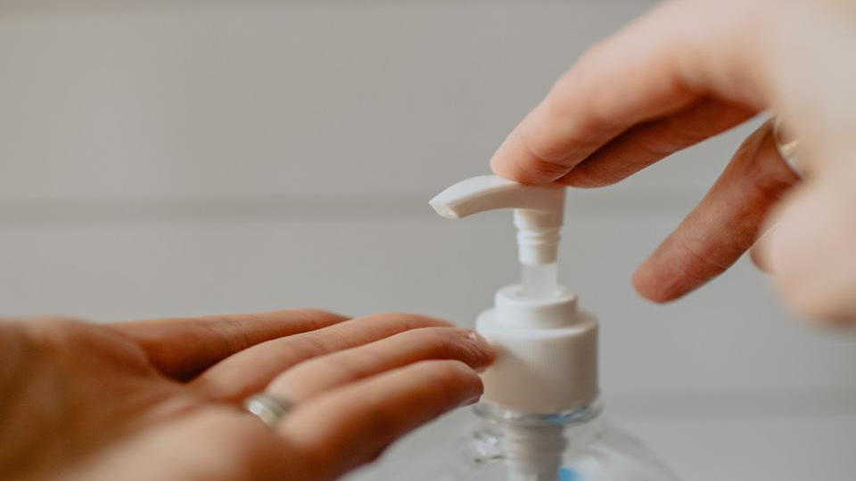 The rush for hand sanitizers is a boom for hand moisturizers. This startup has a solution for both: on.forbes.com/6019GmsiP