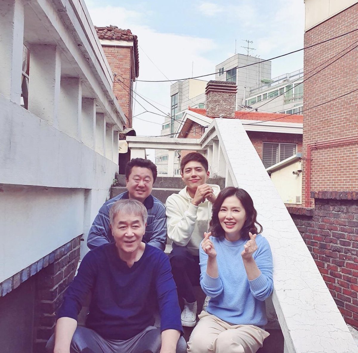 Sa Hye-joon and his cute family minus his big bro! love the warm vibes this family is giving  #청춘기록  #RecordOfYouth  #박보검  #ParkBoGum