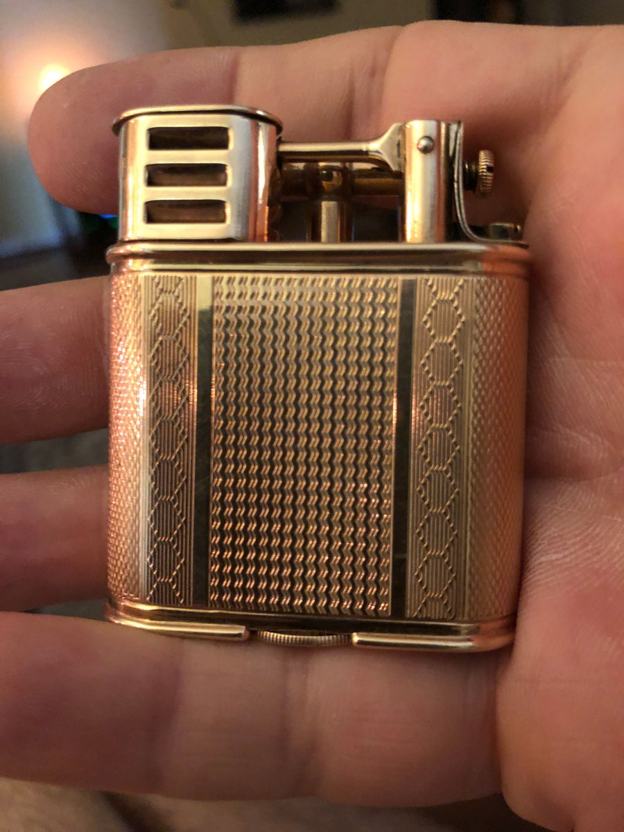 Suncrafted's tweet image. Recent acquisition.  9k gold 1927 Dunhill Unique Sports lighter.  Made in London.  #dunhill #dunhilluniquesports #1927 #9k