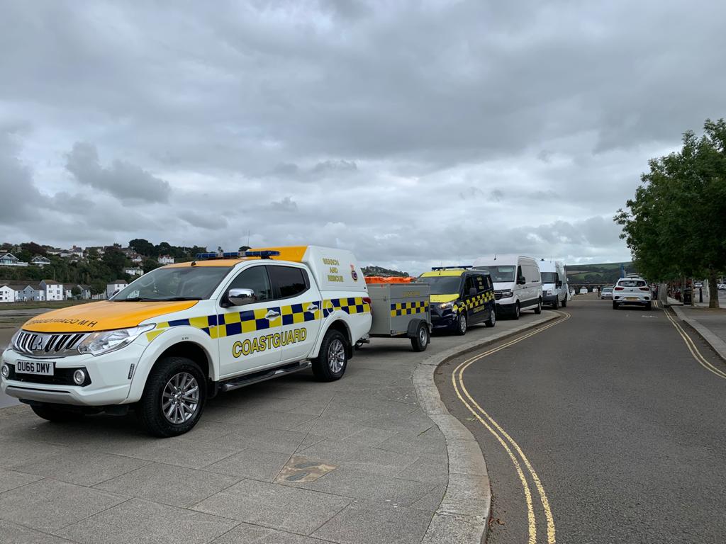 Remember if you see anyone in trouble on the coast or in the estuaries dial 999 and ask for the Coastguard #knowwhotocall #think999coastguard 

Photo : Bideford CRT /12